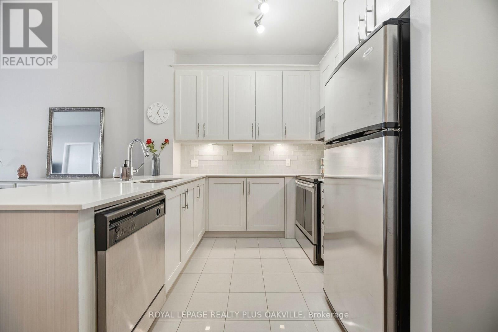 607 - 2470 PRINCE MICHAEL DRIVE Image 14