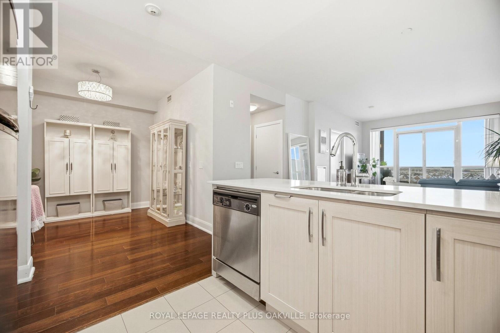 607 - 2470 PRINCE MICHAEL DRIVE Image 15