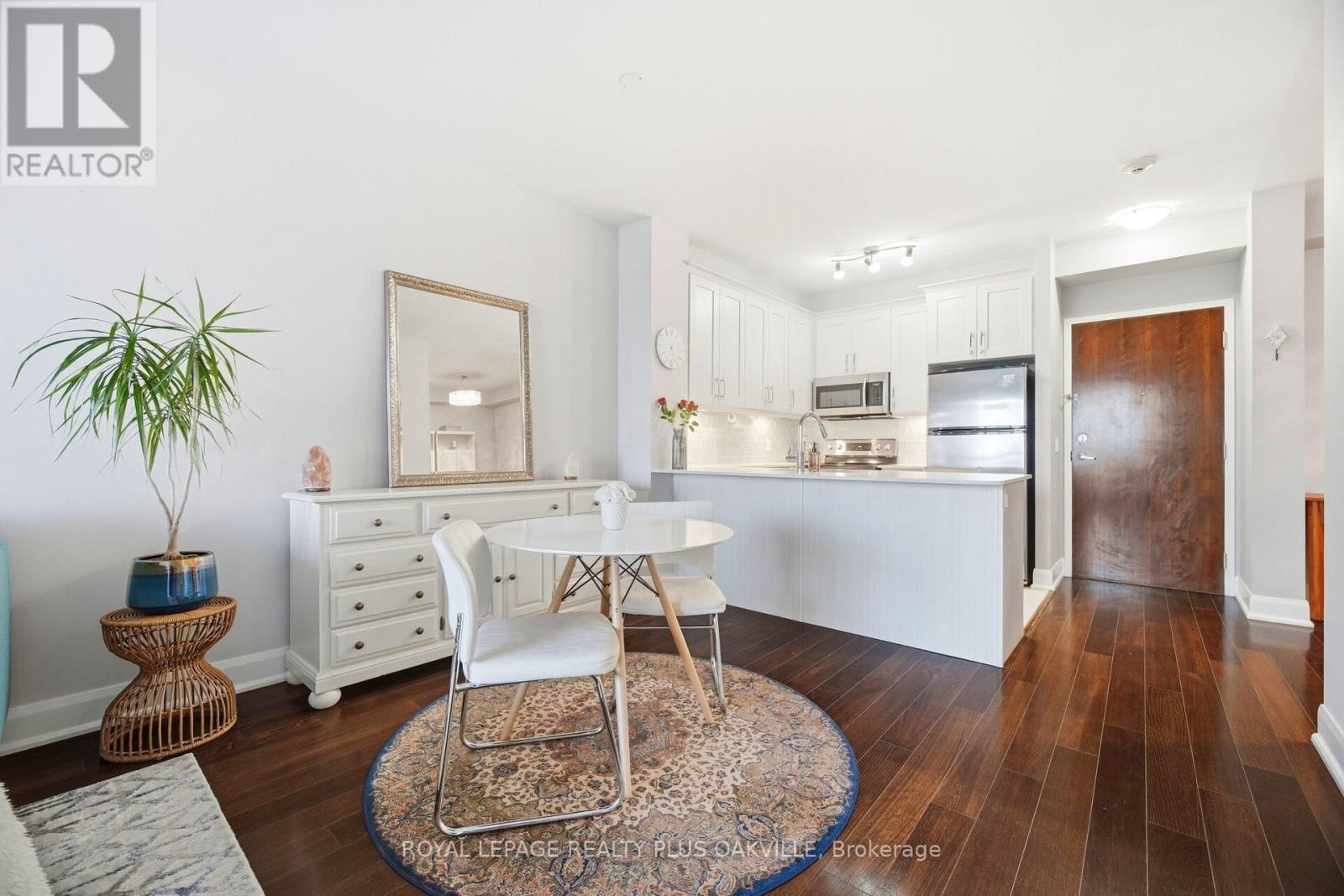 607 - 2470 PRINCE MICHAEL DRIVE Image 16