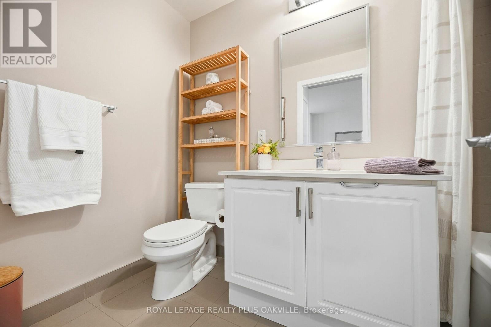 607 - 2470 PRINCE MICHAEL DRIVE Image 21