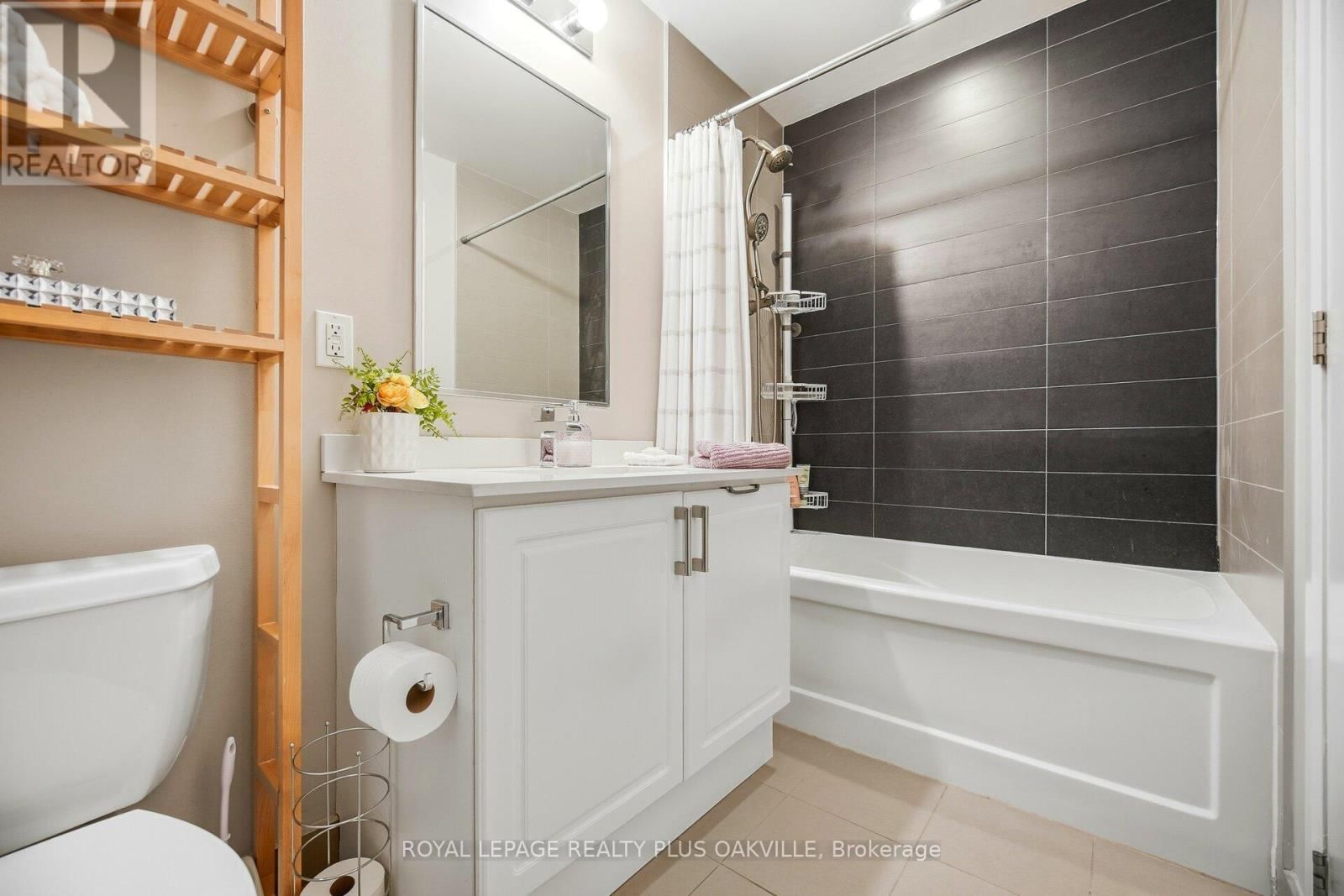 607 - 2470 PRINCE MICHAEL DRIVE Image 22