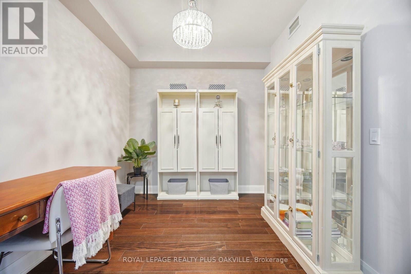 607 - 2470 PRINCE MICHAEL DRIVE Image 27