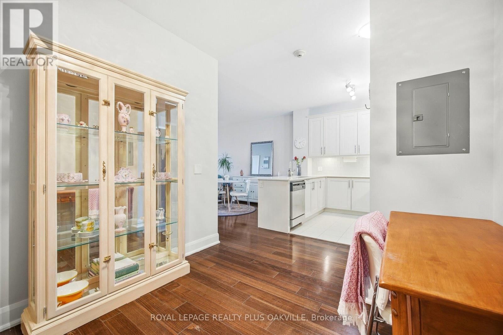 607 - 2470 PRINCE MICHAEL DRIVE Image 28