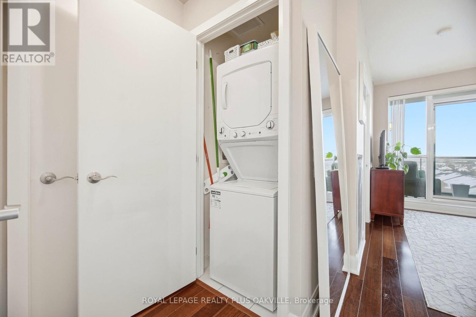 607 - 2470 PRINCE MICHAEL DRIVE Image 29