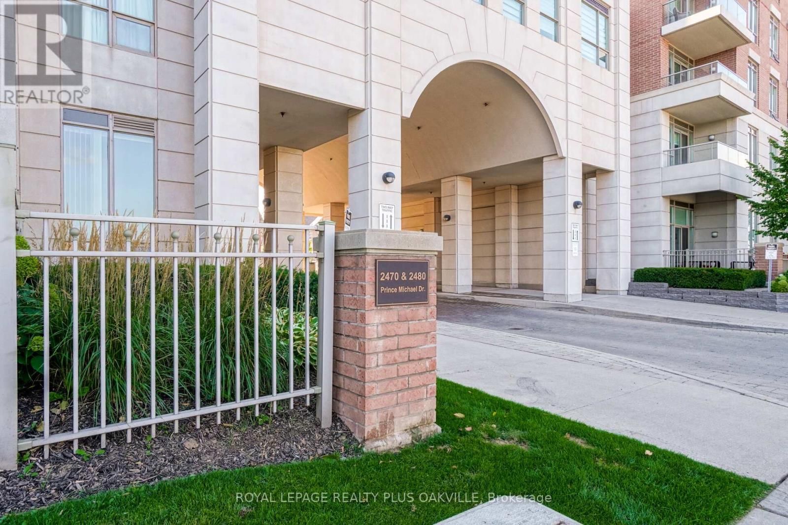 607 - 2470 PRINCE MICHAEL DRIVE Image 3