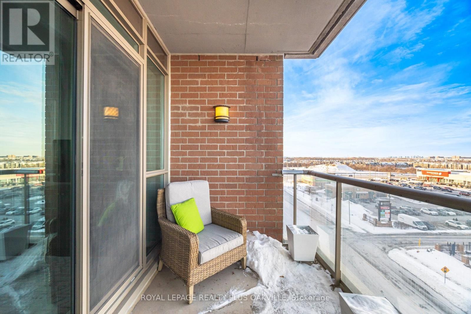 607 - 2470 PRINCE MICHAEL DRIVE Image 32