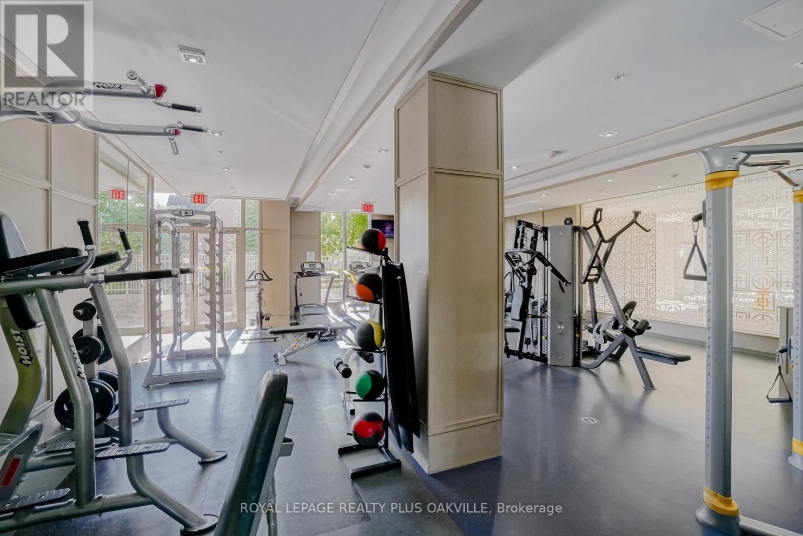 607 - 2470 PRINCE MICHAEL DRIVE Image 44