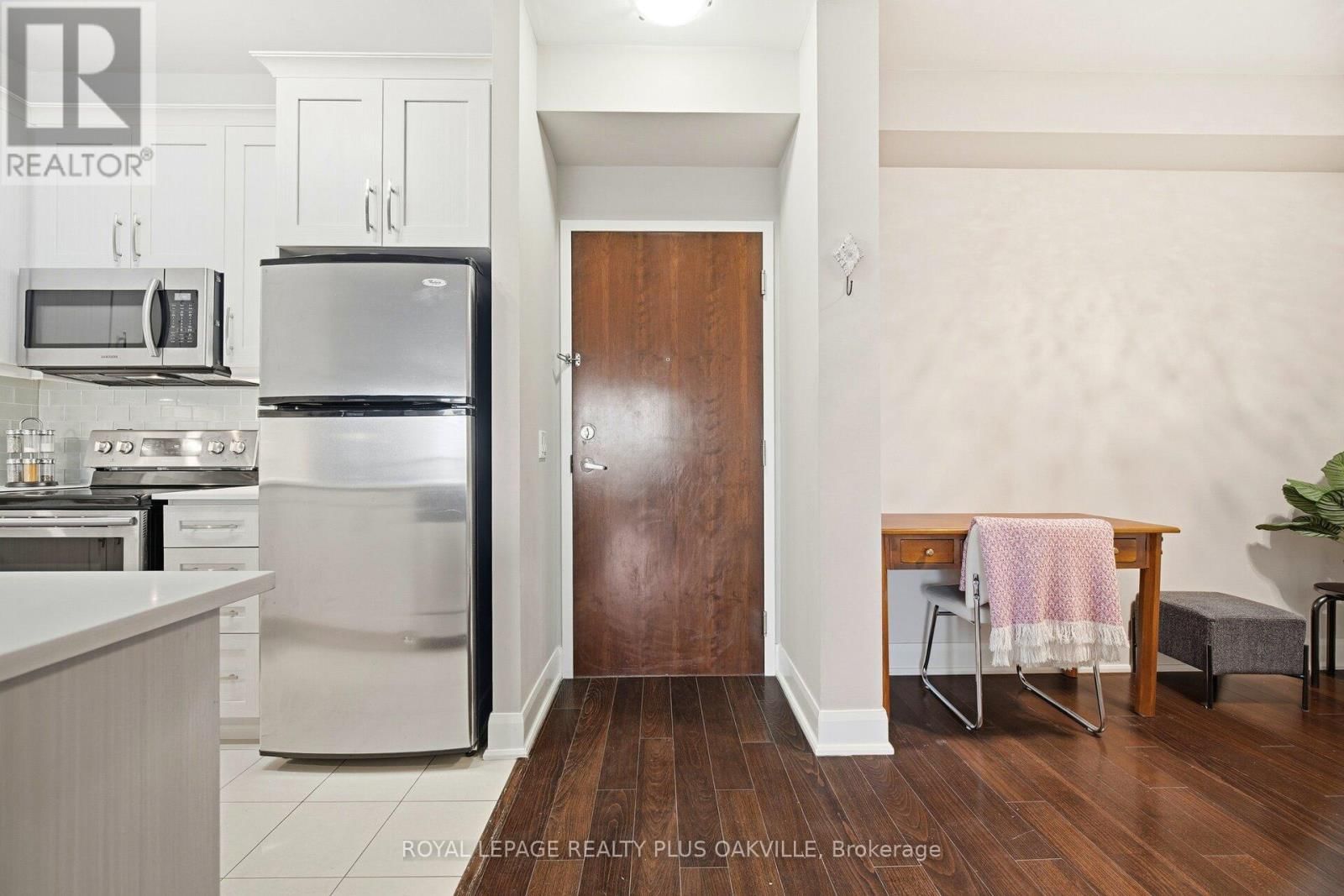 607 - 2470 PRINCE MICHAEL DRIVE Image 9