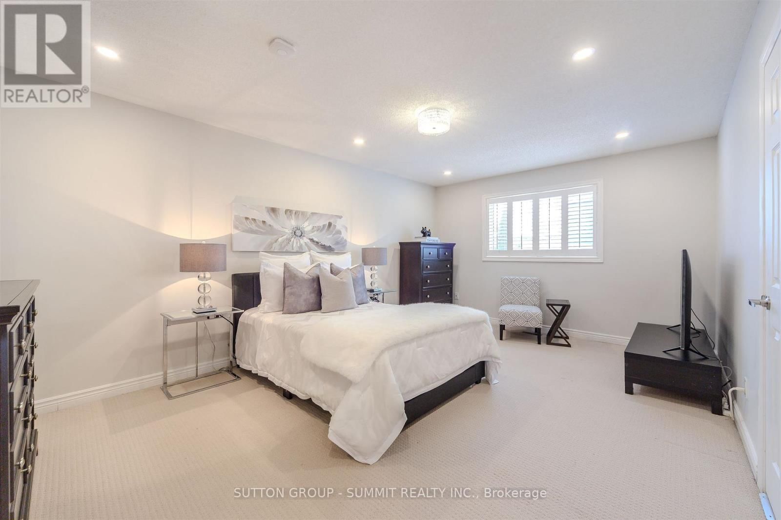 1104 AMBERCROFT LANE Image 30