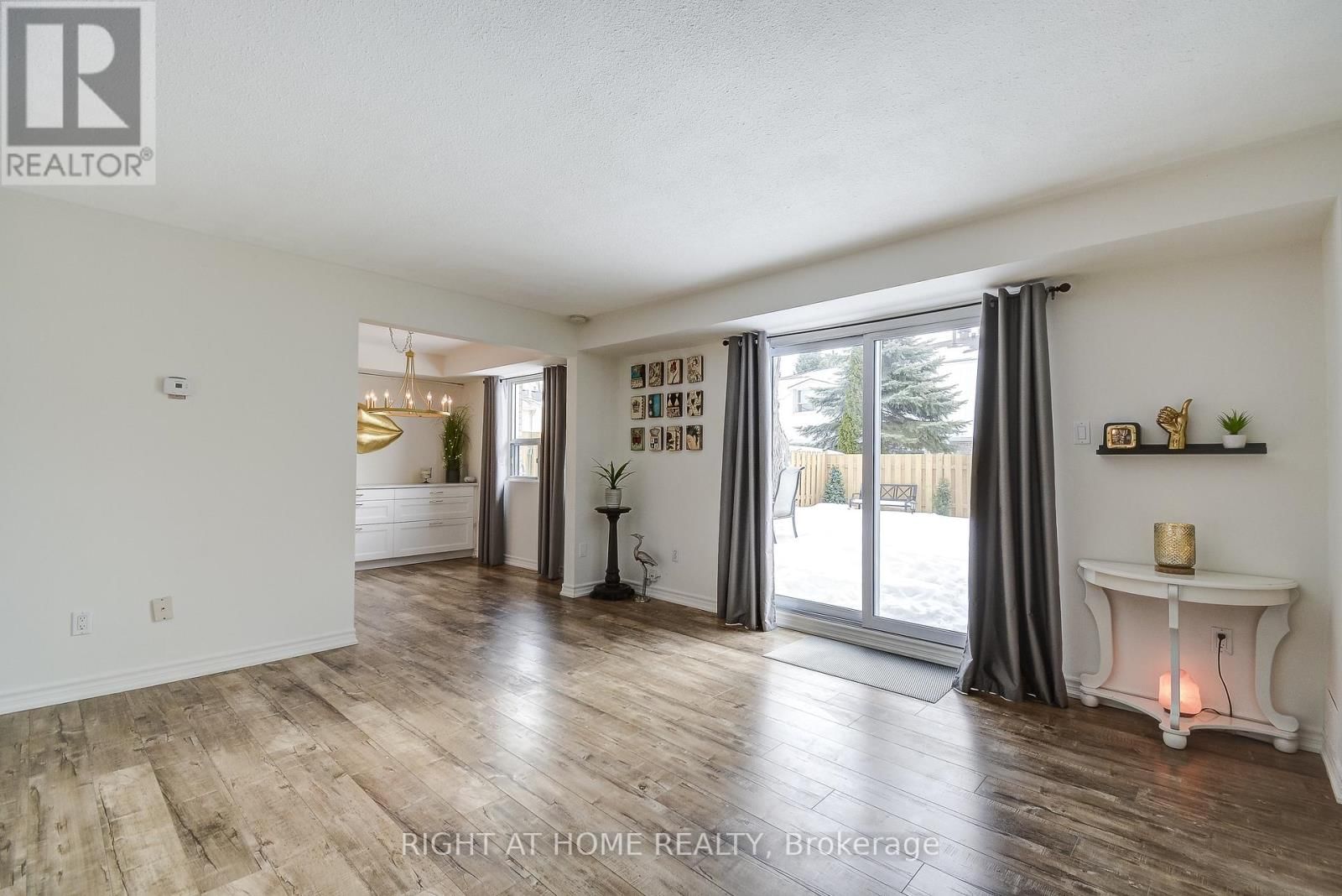 6 - 475 CLARIDGE ROAD Image 12