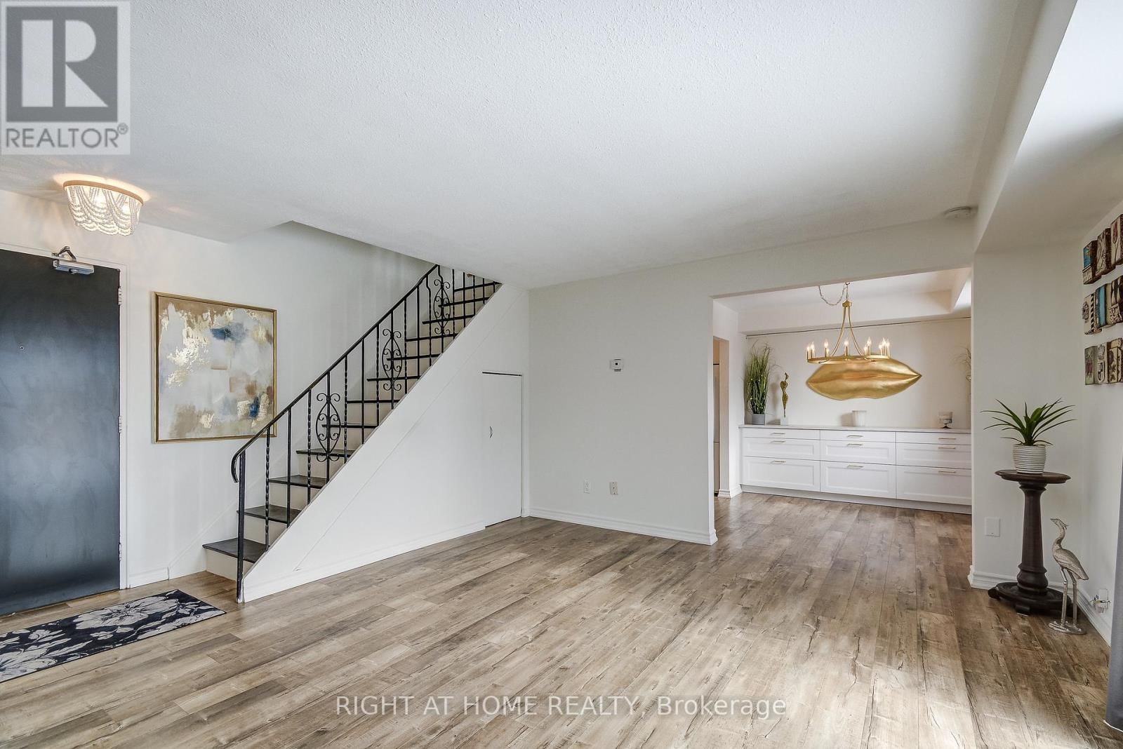 6 - 475 CLARIDGE ROAD Image 13