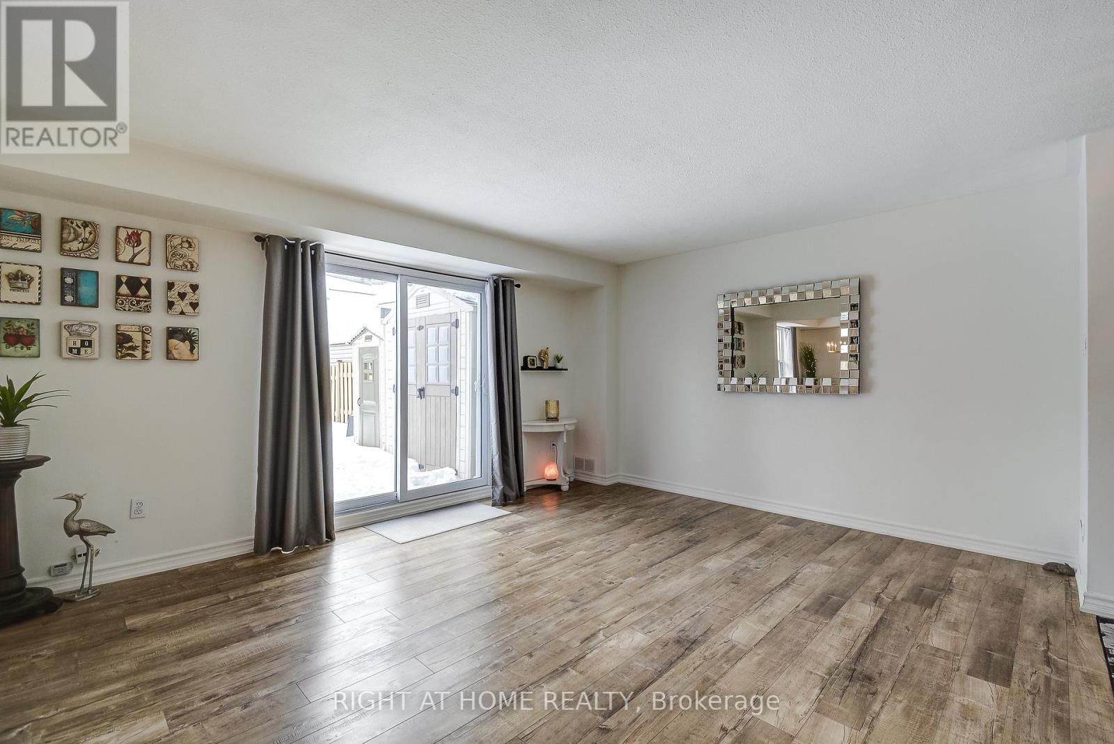 6 - 475 CLARIDGE ROAD Image 14