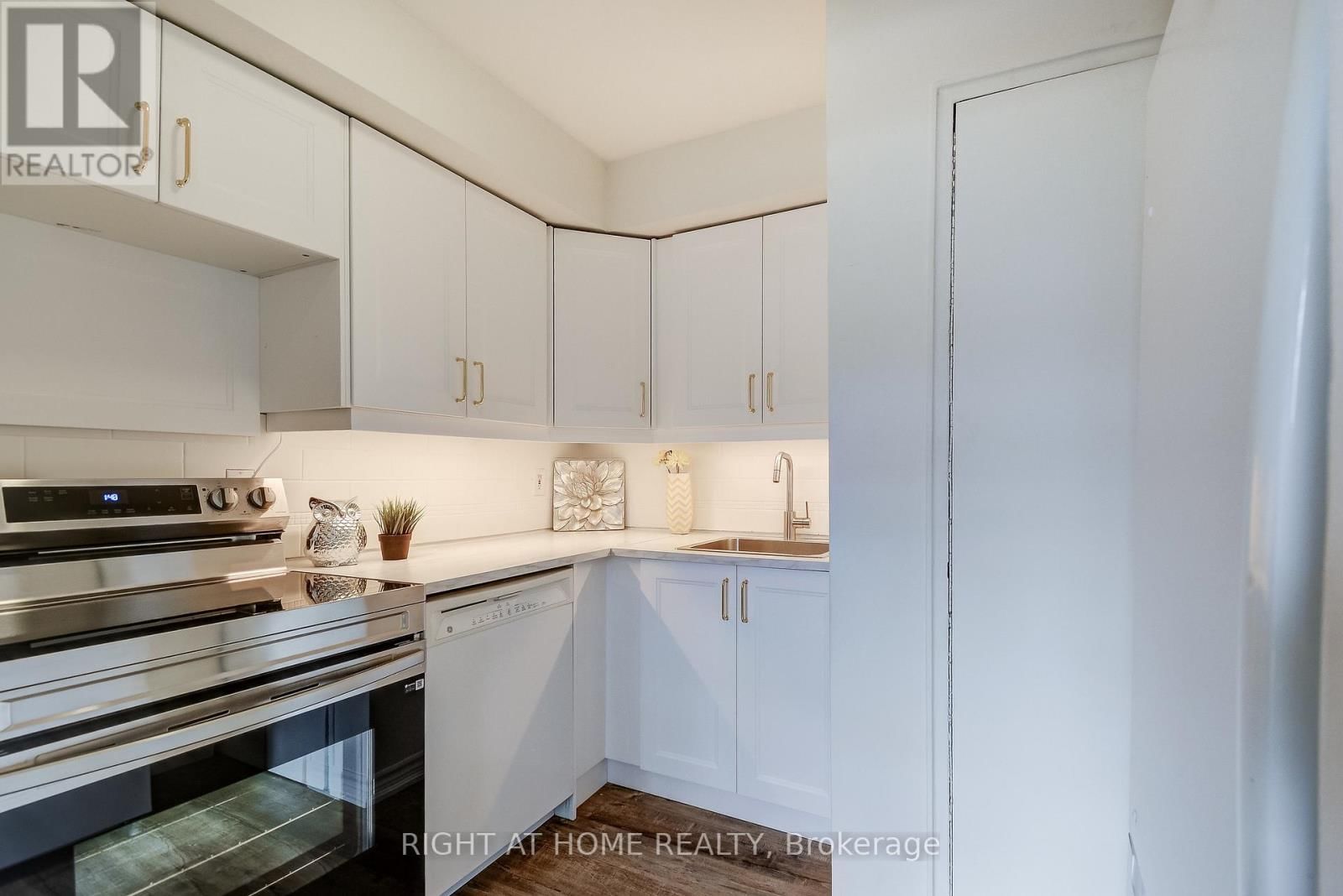 6 - 475 CLARIDGE ROAD Image 23