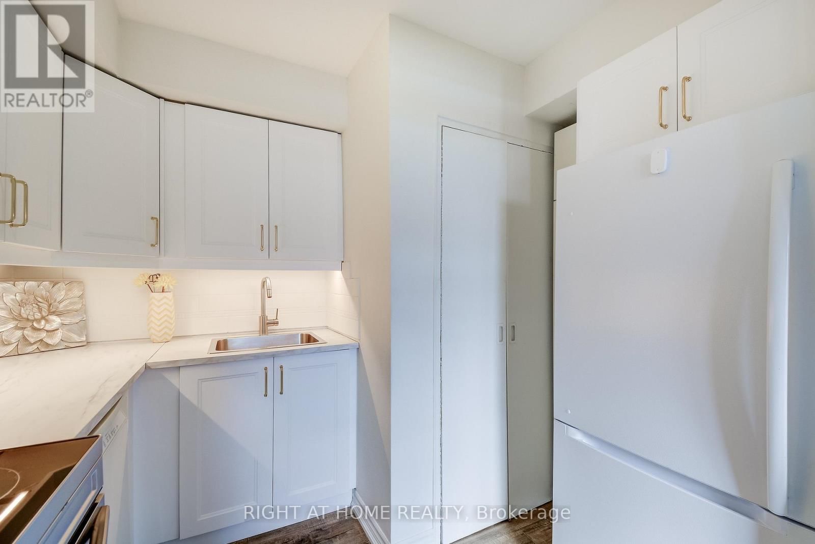 6 - 475 CLARIDGE ROAD Image 24