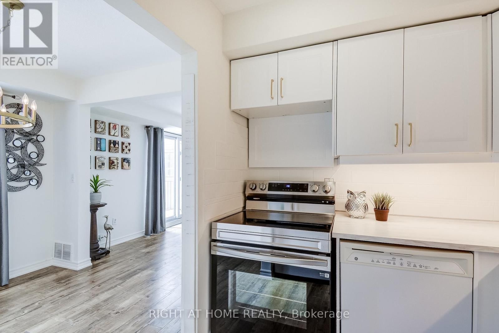 6 - 475 CLARIDGE ROAD Image 25