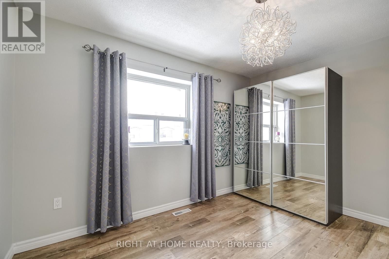 6 - 475 CLARIDGE ROAD Image 31