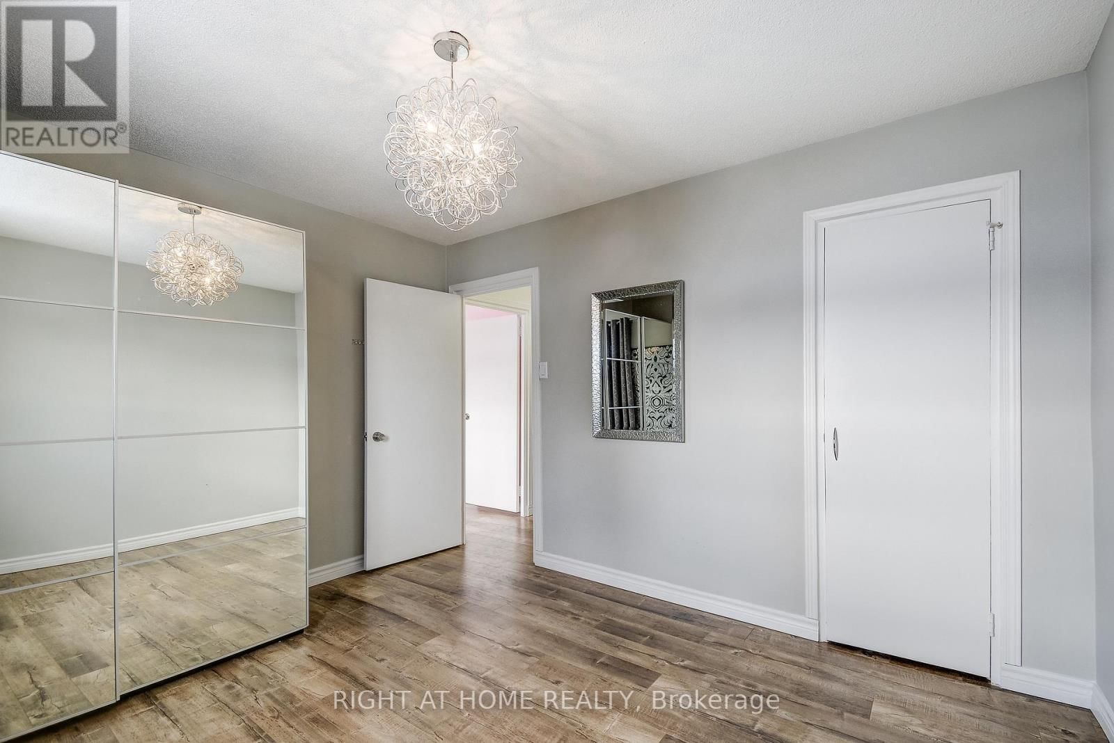 6 - 475 CLARIDGE ROAD Image 32