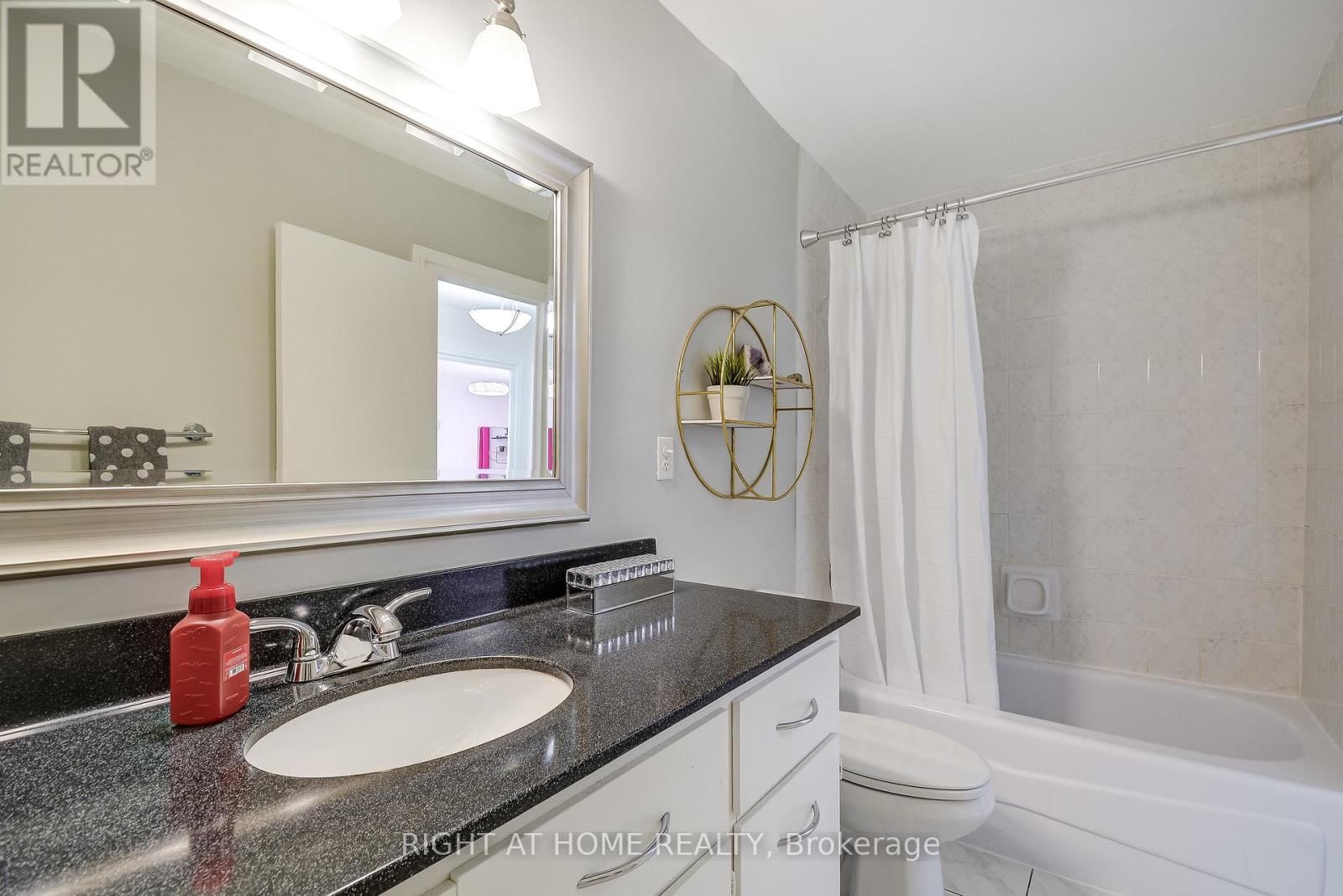 6 - 475 CLARIDGE ROAD Image 35