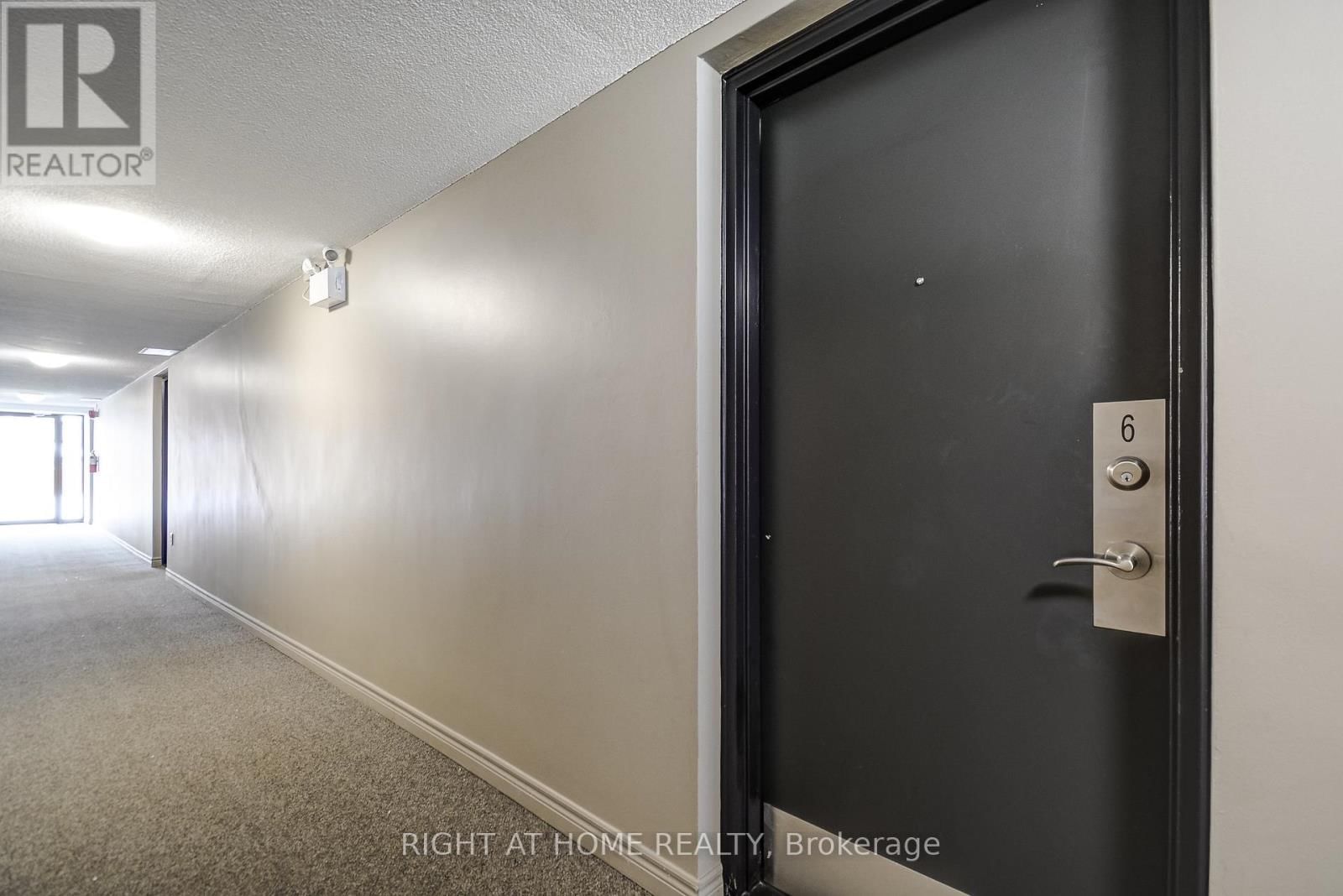 6 - 475 CLARIDGE ROAD Image 8