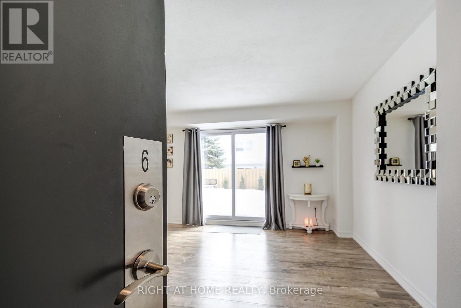 6 - 475 CLARIDGE ROAD Image 9