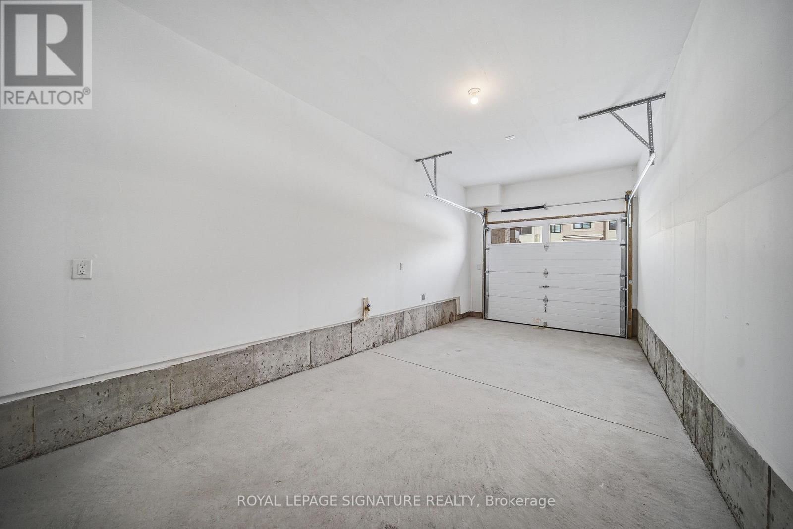 1201 DARTMOUTH CRESCENT Image 25