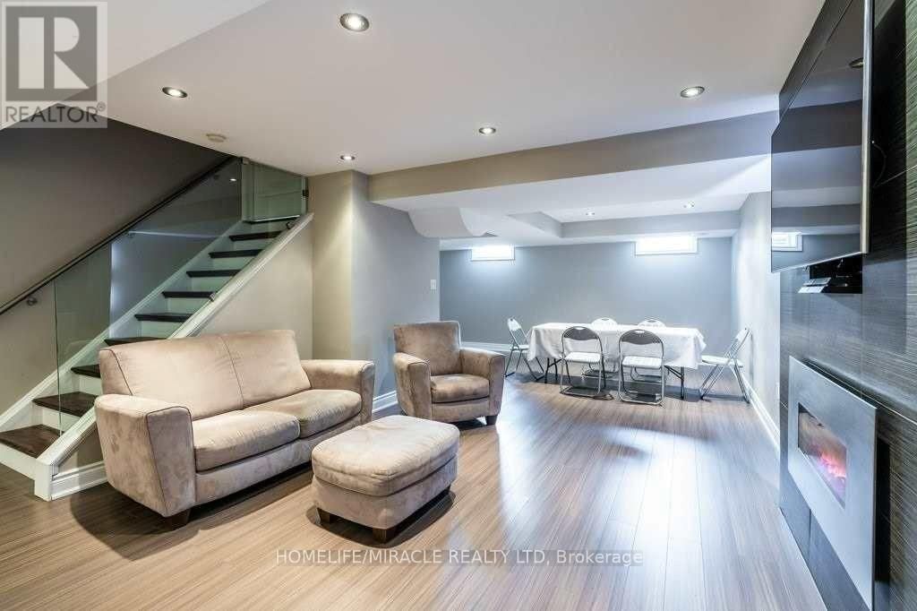 5 LEAGROVE STREET Image 12