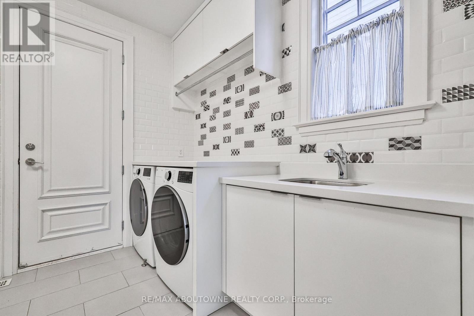 283 JENNINGS CRESCENT Image 13