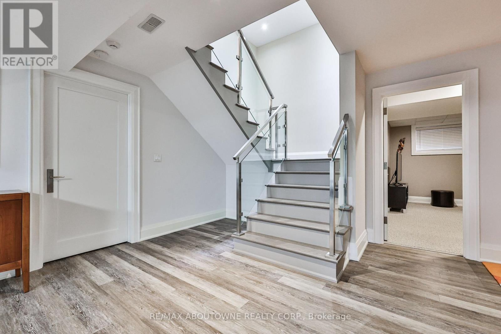 283 JENNINGS CRESCENT Image 24