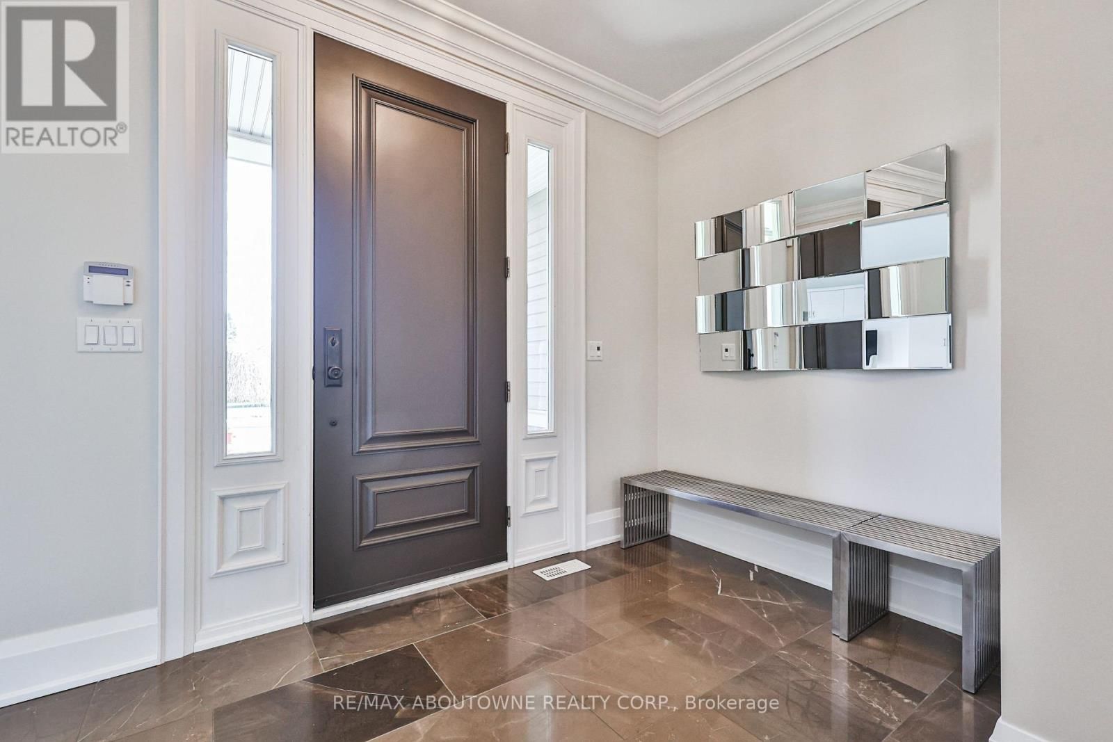 283 JENNINGS CRESCENT Image 3