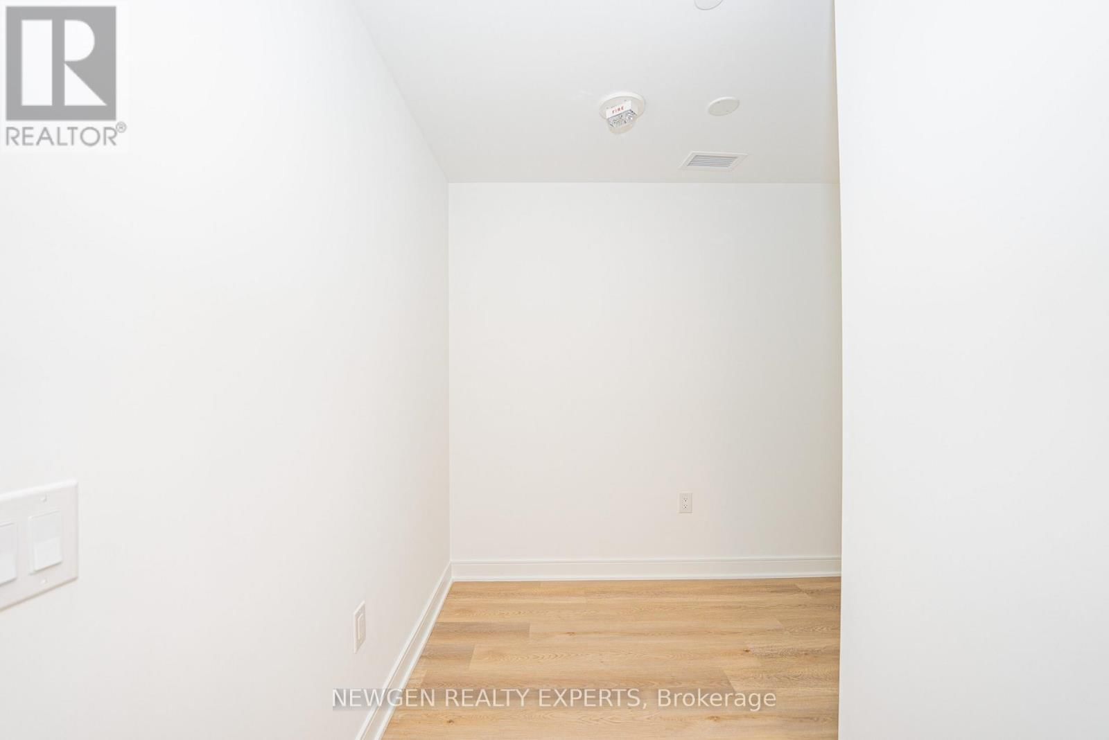 916 - 86 DUNDAS STREET EAST Image 17