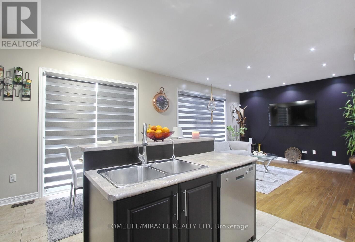 11 BLUFFMEADOW STREET Image 24