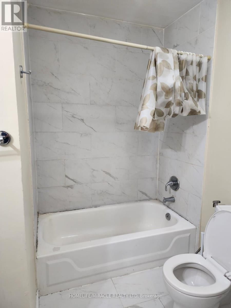 49 ALDERBURY CRESCENT Image 11