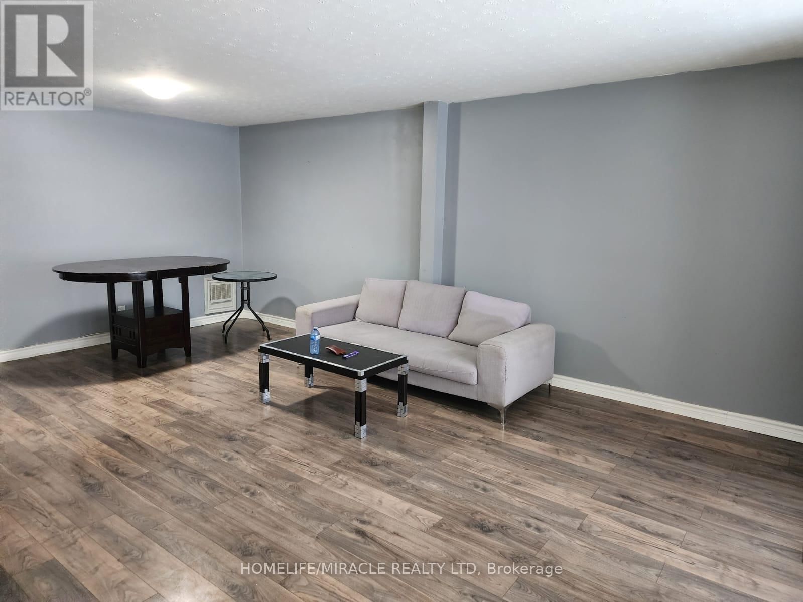 49 ALDERBURY CRESCENT Image 5