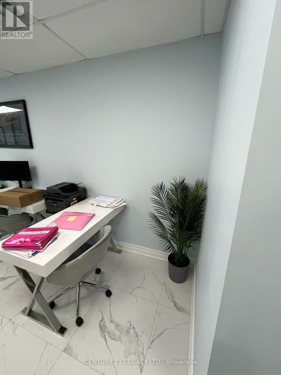 B209 - 645 REMEMBRANCE ROAD Image 10