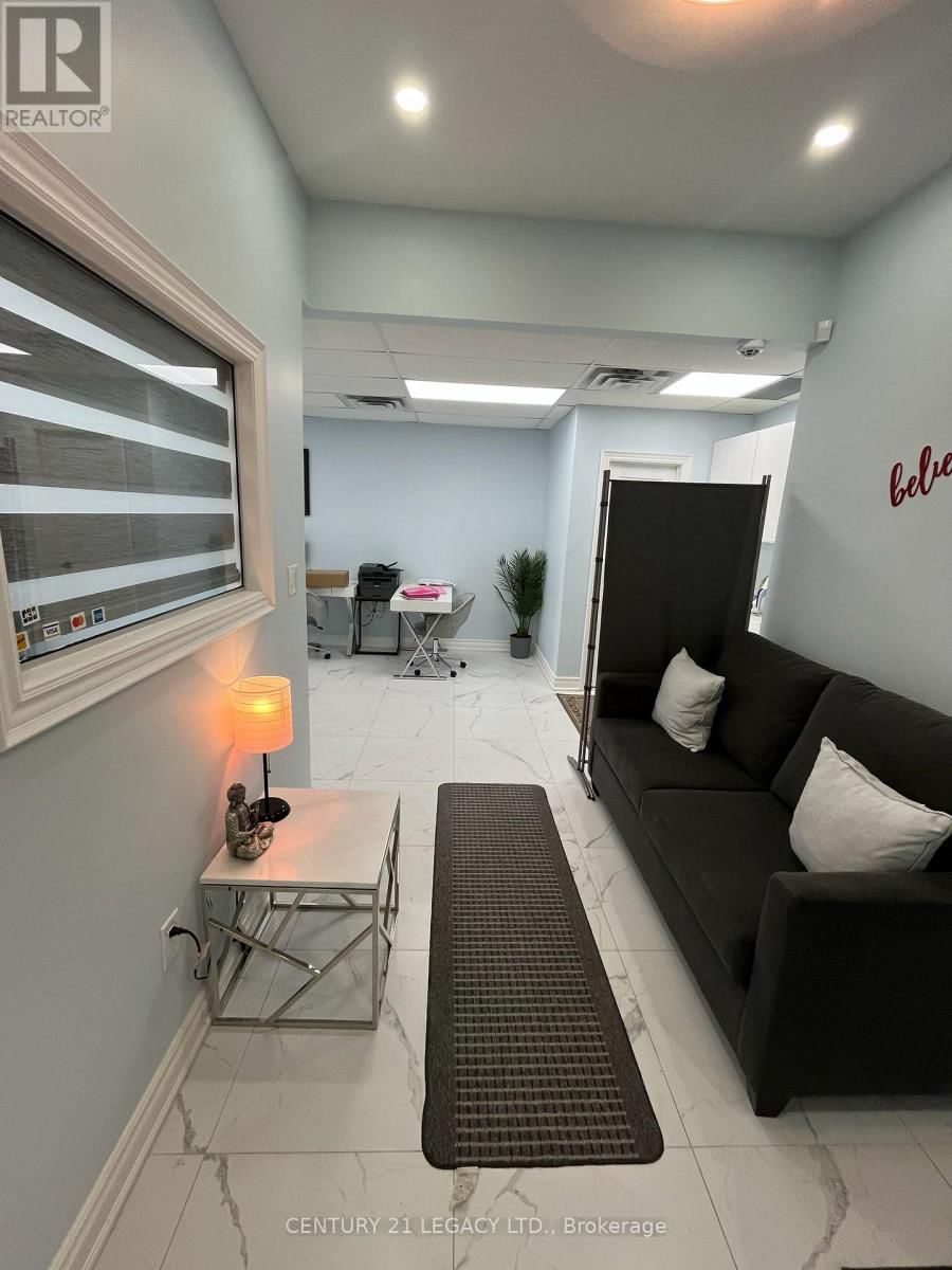 B209 - 645 REMEMBRANCE ROAD Image 4