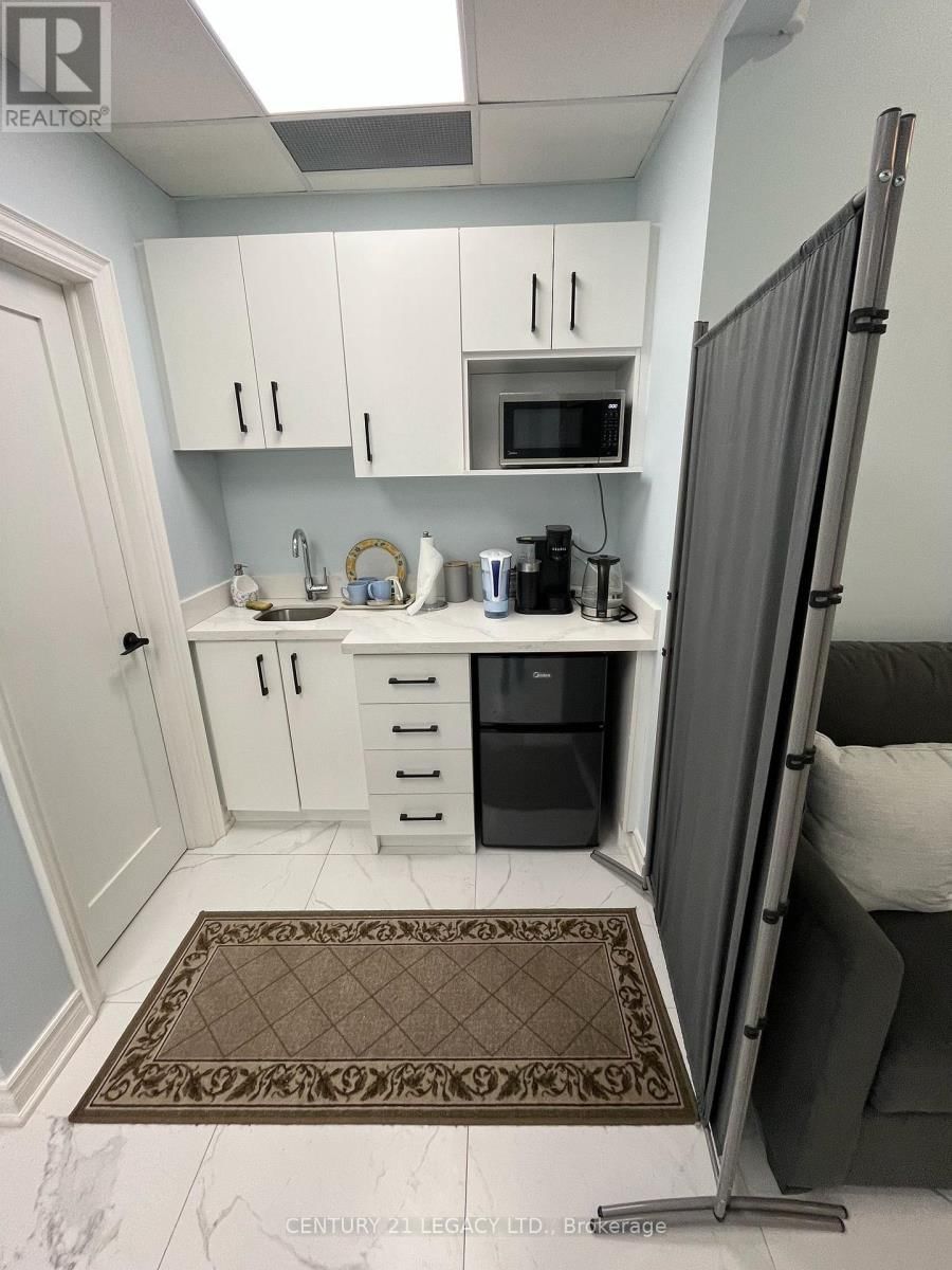 B209 - 645 REMEMBRANCE ROAD Image 8