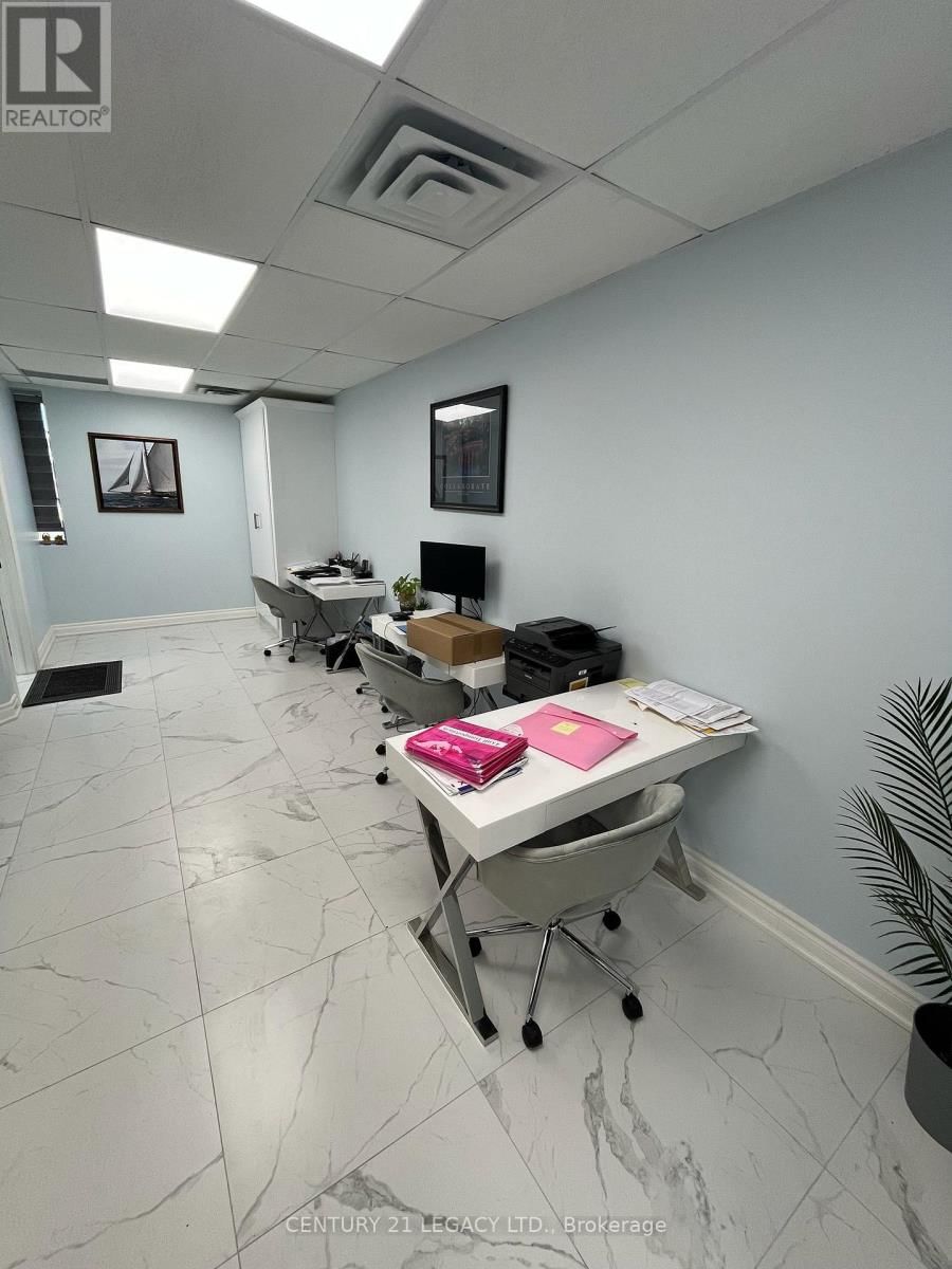 B209 - 645 REMEMBRANCE ROAD Image 9