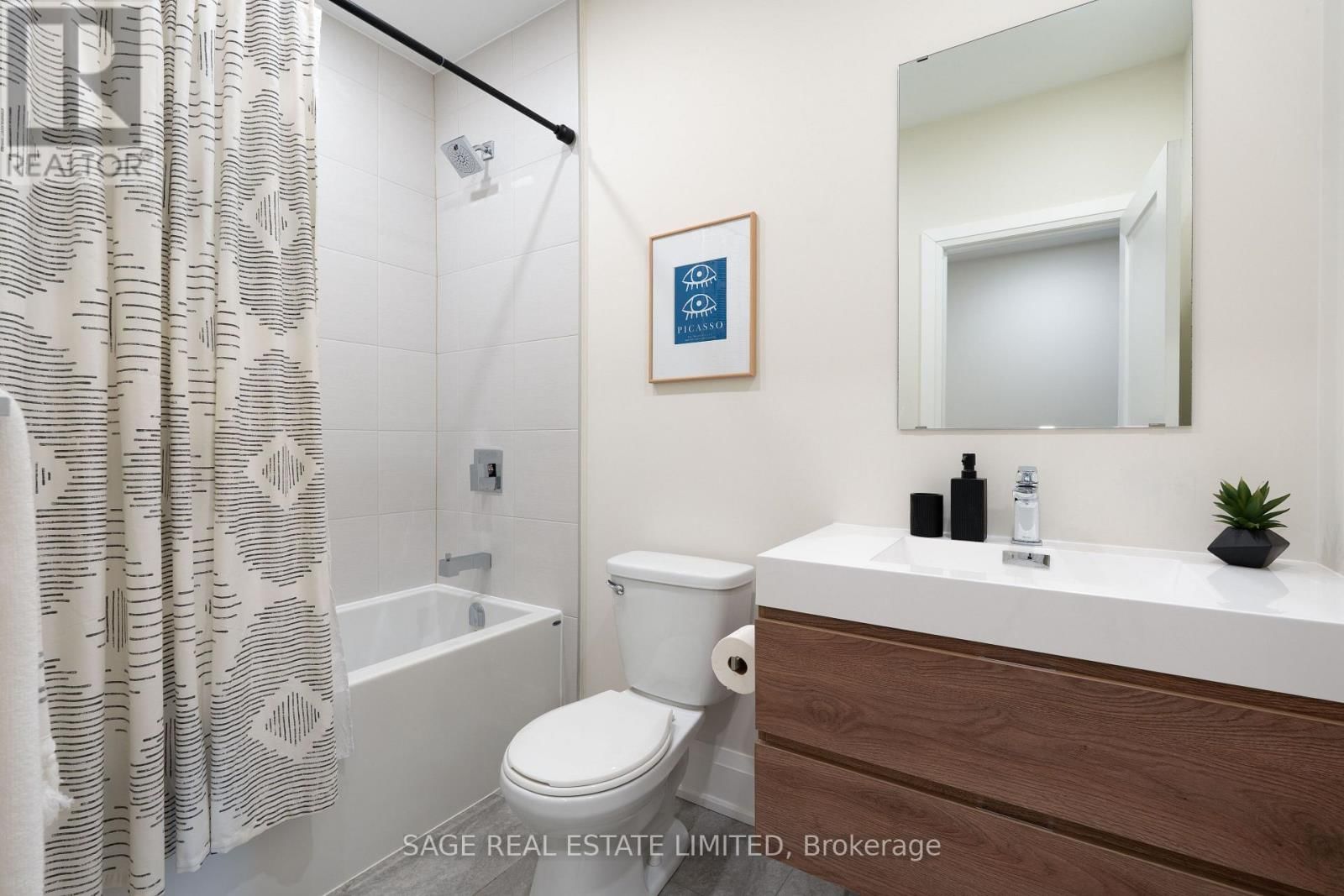 10 BRANT AVENUE Image 39