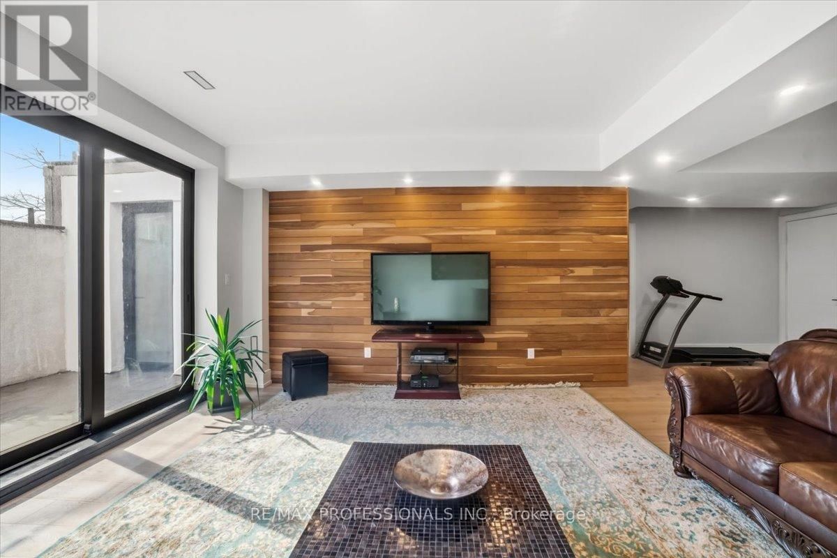 2206 UTLEY ROAD Image 40