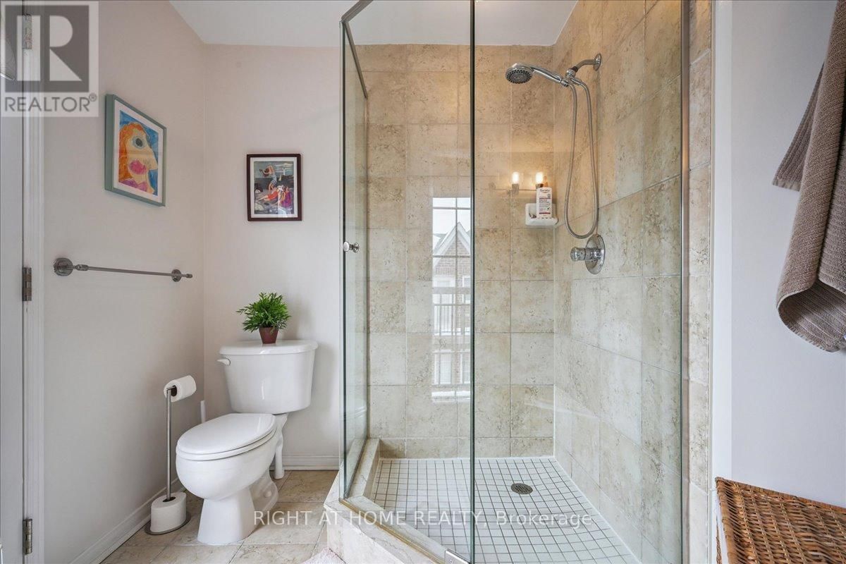 TH 2 - 101 THE QUEENSWAY Image 25