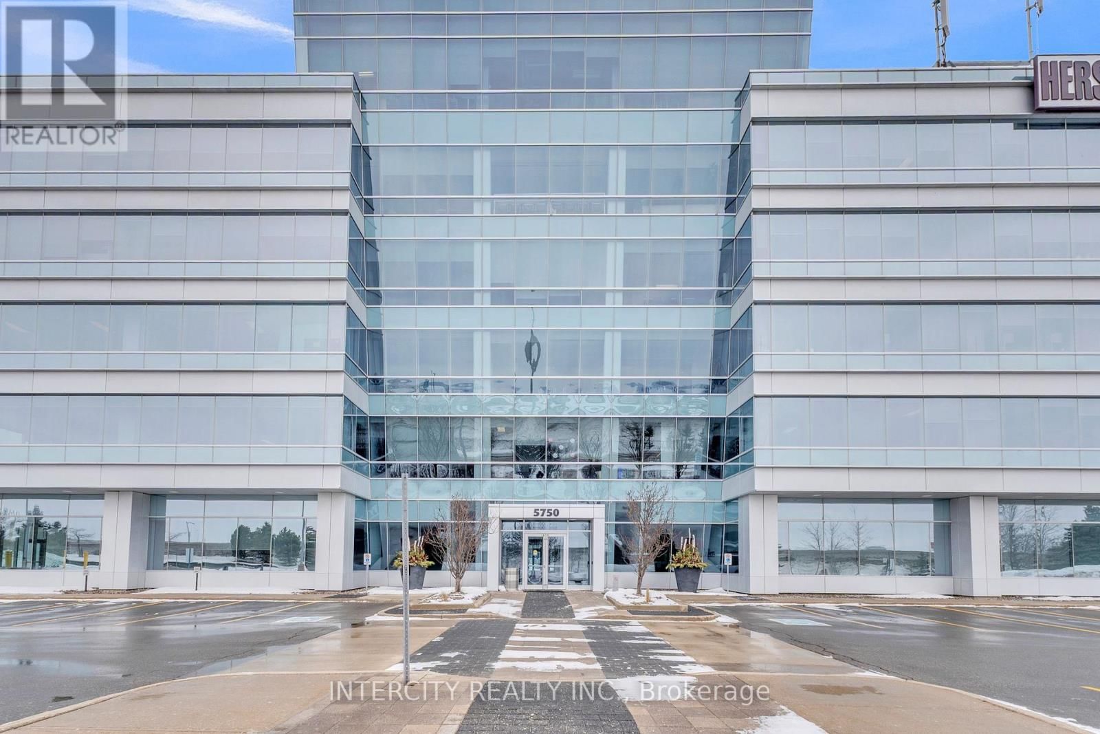 202 - 5750 EXPLORER DRIVE Image 3