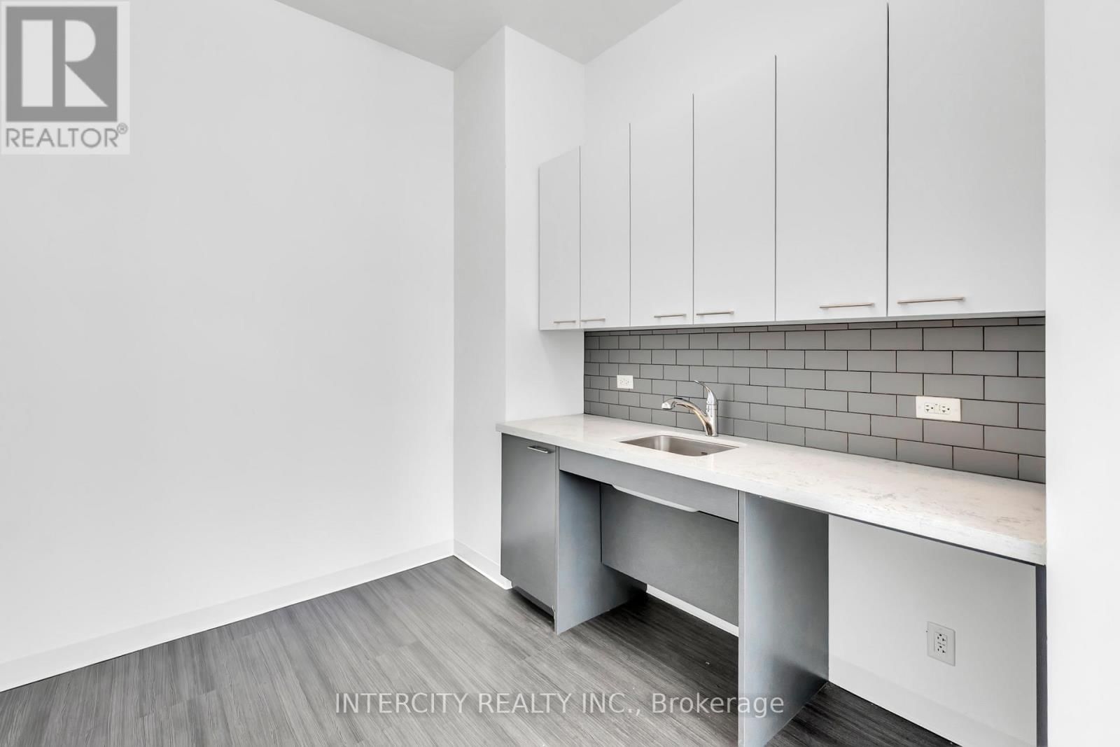 202 - 5750 EXPLORER DRIVE Image 33