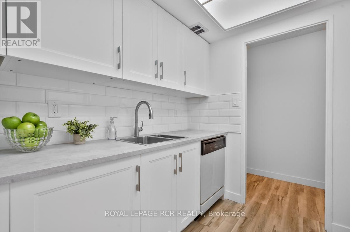 205 - 1535 LAKESHORE ROAD EAST Image 5