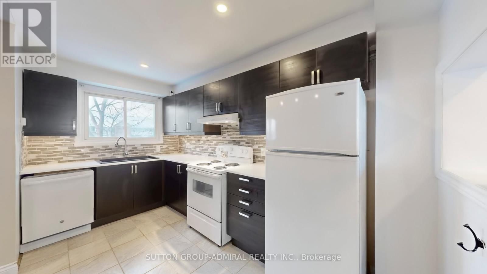 8 - 64 BRONTE STREET SOUTH Image 11