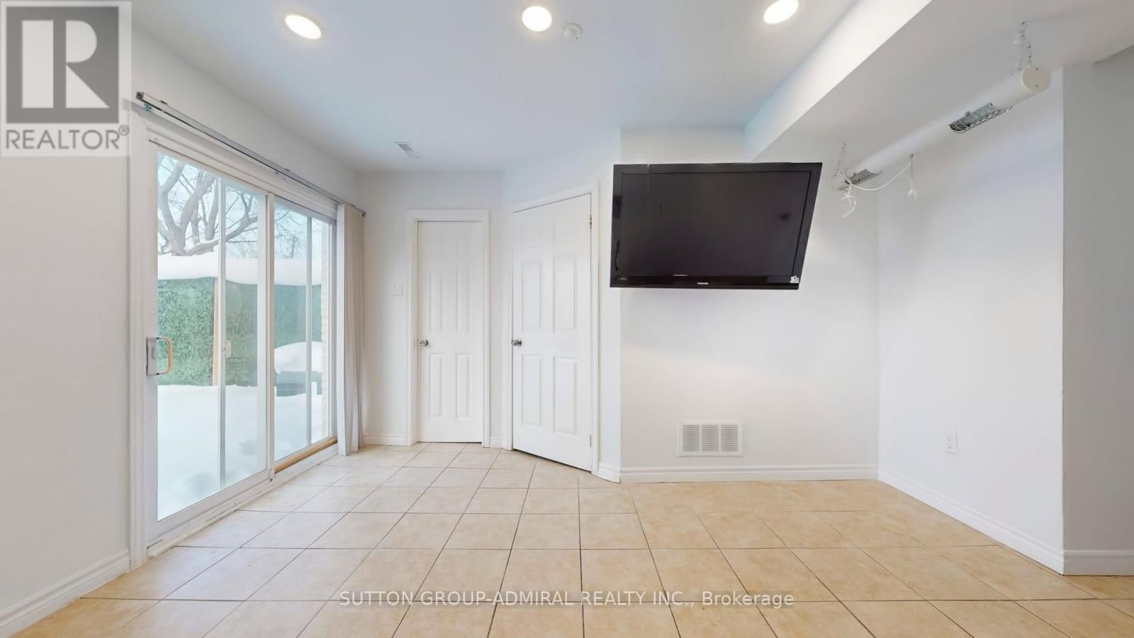 8 - 64 BRONTE STREET SOUTH Image 30