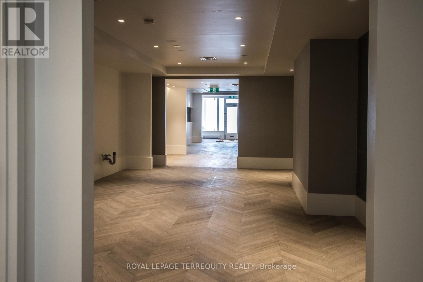 Main - 3042 BLOOR STREET WEST Image 10