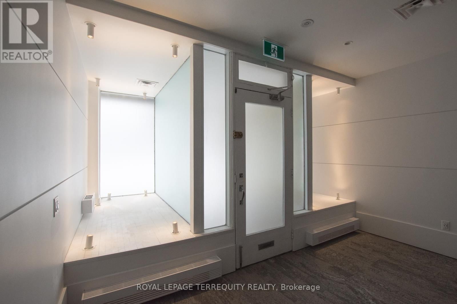 Main - 3042 BLOOR STREET WEST Image 12