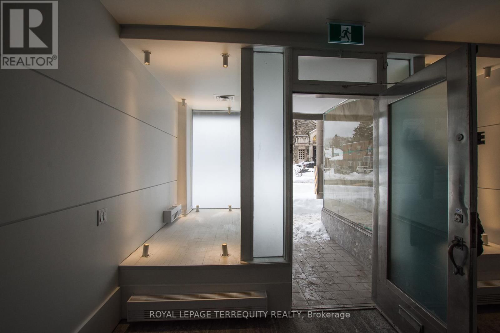 Main - 3042 BLOOR STREET WEST Image 13