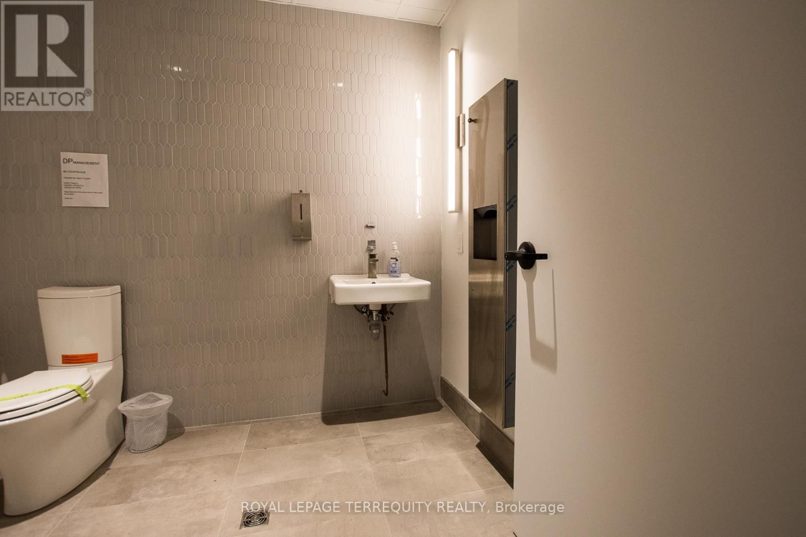 Main - 3042 BLOOR STREET WEST Image 14