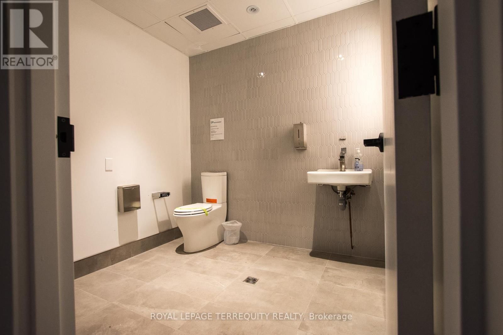 Main - 3042 BLOOR STREET WEST Image 15